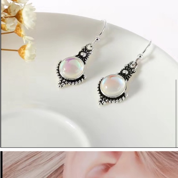 Vintage Style Moonstone Dangle Silver Earrings - Picture 3 of 5